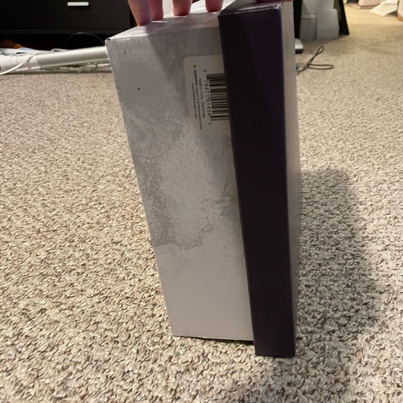 MAKE ME AN OFFER and bundle it! Large purple gift box. Approx 12”X11”X5” - Picture 7 of 11